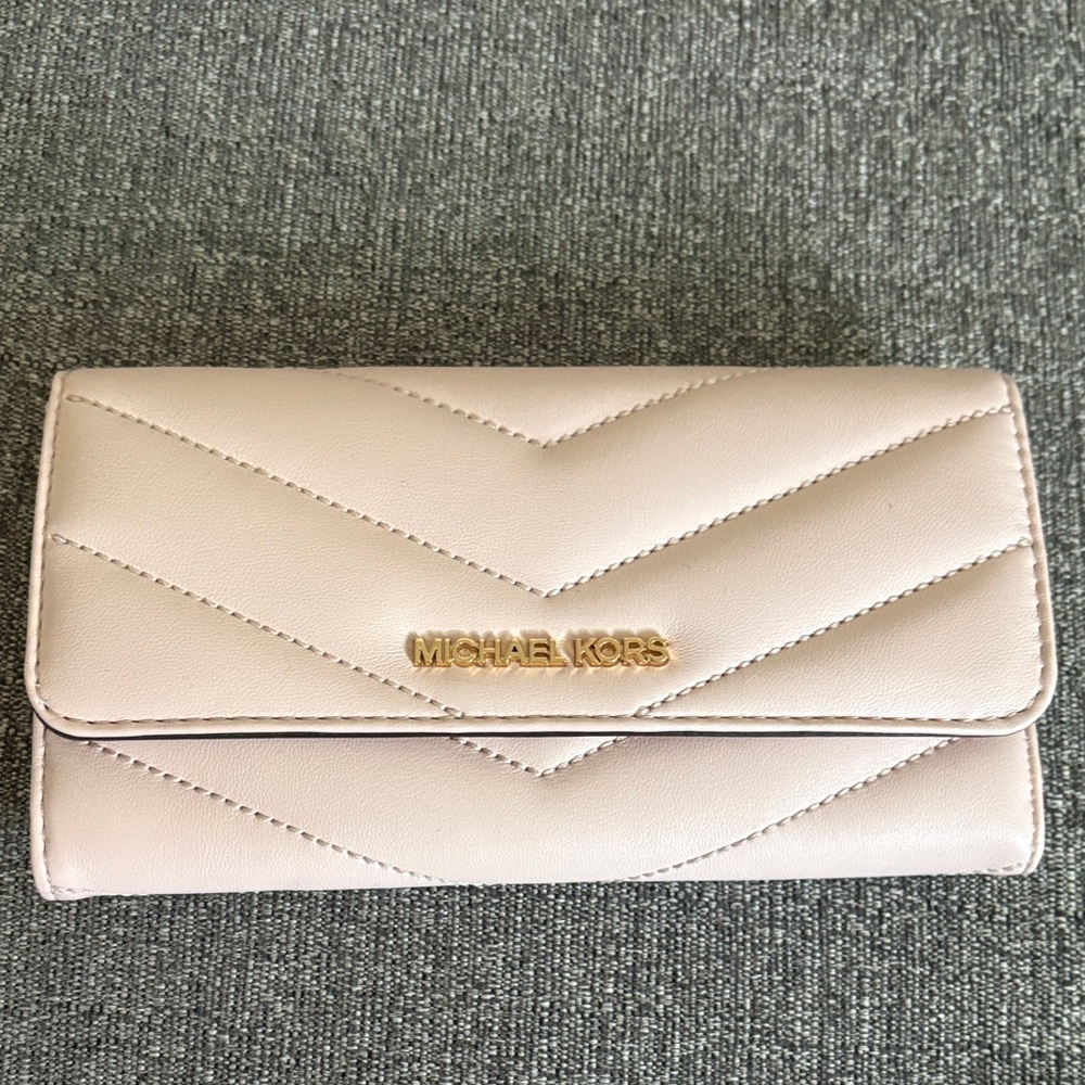Michael Kors Light Pink Quilted Wallet